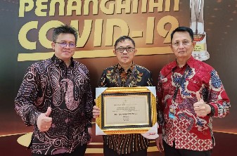 Unsrat Raih Penghargaan PPKM Award