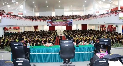Unsrat Luluskan 700 Wisudawan Terbaik di Periode IV Tahun 2023