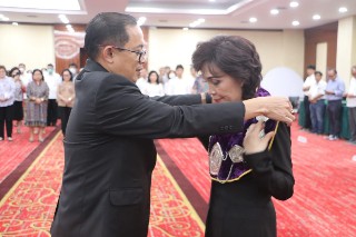 Rektor Sompie Lantik Dekan Fakultas Kedokteran Unsrat