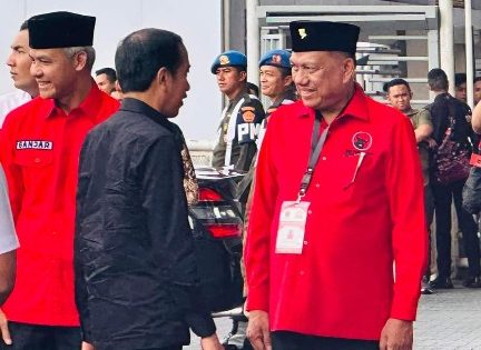Olly Dondokambey Sambut Kedatangan Presiden Jokowi di GBK