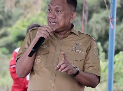 Olly Dondokambey Bangun Green House dan Salurkan 400 Juta Untuk Petani Modoinding