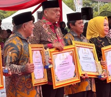 Gubernur Olly Dondokambey Terima Penghargaan Dari Kementan RI