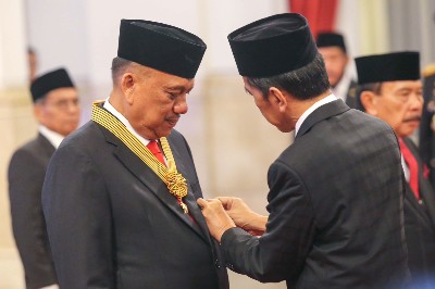 Sulut Bangga! Olly Dondokambey Satu-satunya Kepala Daerah Penerima Bintang Jasa Utama dari Presiden Jokowi