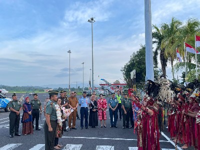 Tarian Kabasaran Jemput Kedatangan Pangdam XIII Merdeka Mayjen TNI Legowo Jatmiko