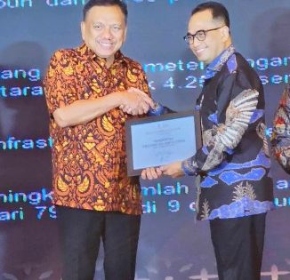 Hebat, Olly Dondokambey Kembali Dapat Penghargaan Kategori Percepatan Infrastruktur