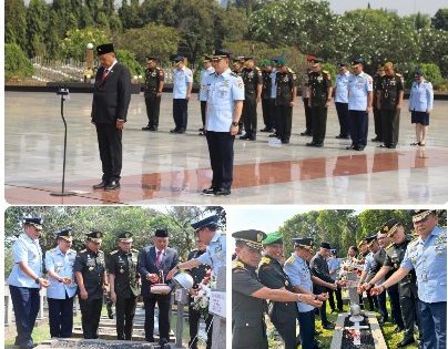 Di Jakarta, Olly Dondokambey Ziarah ke Makam CA Baramuli, FJ Tumbelaka, Willy Lasut serta GH Mantik.