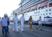 Bawa Ribuan Turis, Kapal Pesiar Mewah MV Arcadia Sandar di Bitung