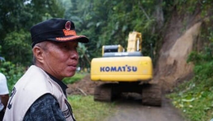 Gerak Cepat Bupati Minsel FDW Tinjau Langsung Lokasi Longsor di Desa Maliku