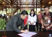 Wagub Kandouw Berikan Bantuan Hibah Rumah-Rumah Ibadah