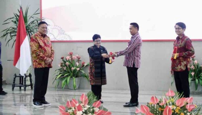 Hadiri Pengukuhan dan Sertijab Kepala OJK Sulutgomalut, Olly Sebut Ekonomi Sulut Bertumbuh