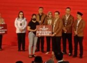 Penetapan Hengky-Randito Diwarnai Penyerahkan Santunan Duka dan Kecelakaan oleh KPU Bitung