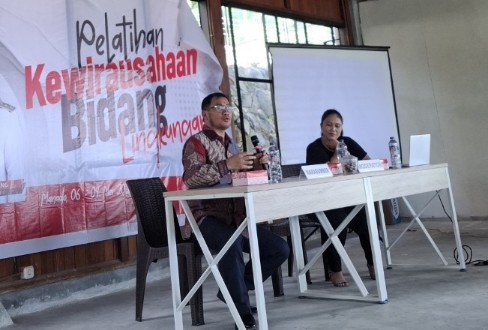 Hadirkan Akademisi Unsrat, Dispora Manado Sukses Gelar Pelatihan Kewirausahaan Bidang Lingkungan