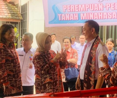 Disambut Wali Kota Tomohon, Bakti Sosial P2TM Serahkan Bantuan Hand Traktor