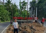 Pasang Icon Desa, Pemerintah Desa Kumelembuai Realisasikan lewat Dana Desa 2025