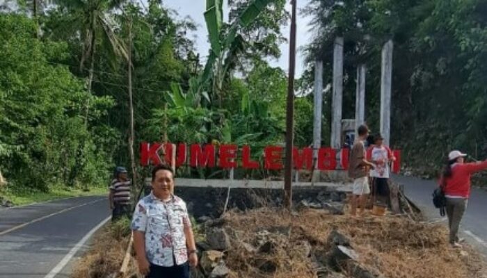 Pasang Icon Desa, Pemerintah Desa Kumelembuai Realisasikan lewat Dana Desa 2025