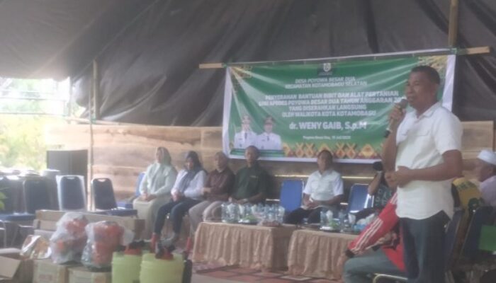 Pemdes Poyowa Besar Dua Salurkan Bantuan Bibit Coklat, Bibit Jagung dan Mesin Paras Kepada Petani
