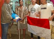 Gerindra Kecamatan Kumelembuai Bagikan Bendera Merah Putih dan Beras Jelang HUT ke-80 RI