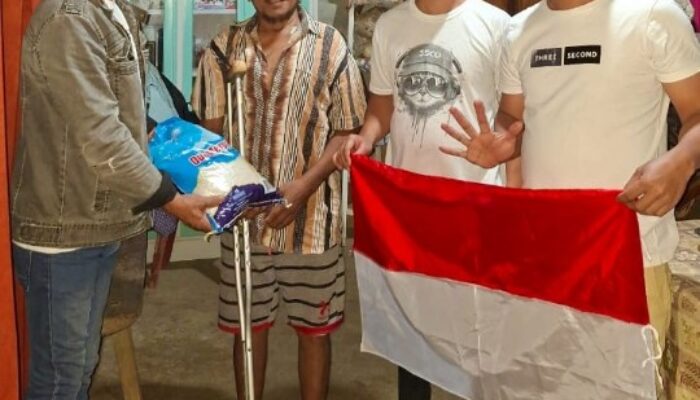 Gerindra Kecamatan Kumelembuai Bagikan Bendera Merah Putih dan Beras Jelang HUT ke-80 RI