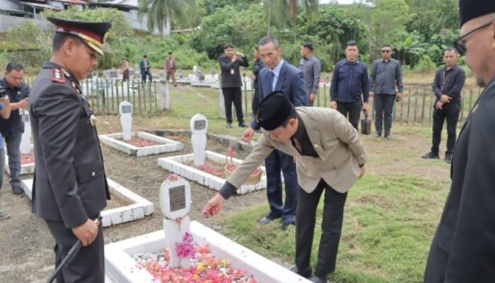 Menyambut HUT RI ke 80, Wali Kota Kotamobagu Weny Gaib Ziarah ke TMP Mongkonai