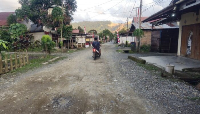Warga Desak Pemda Bolmong Perhatikan Jalan Bulawan Lolayan 