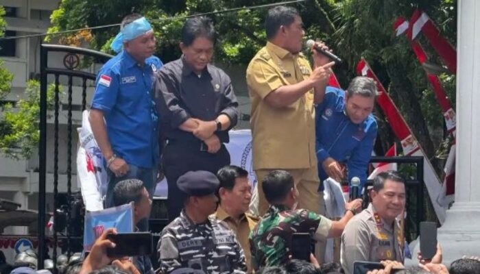 Koalisi Masyarakat Buruh Gelar Aksi Damai, Gubernur Yulius Selvanus : Semua Forkopimda Hadir Dengar Aspirasi