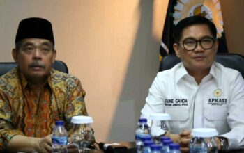 Ketum APKASI Burzah Zarnubi dan Sekjen APKASI Joune Ganda