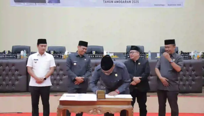 Wali Kota dan Wawali Hadiri Paripurna Persetujuan Ranperda APBD-P 2025
