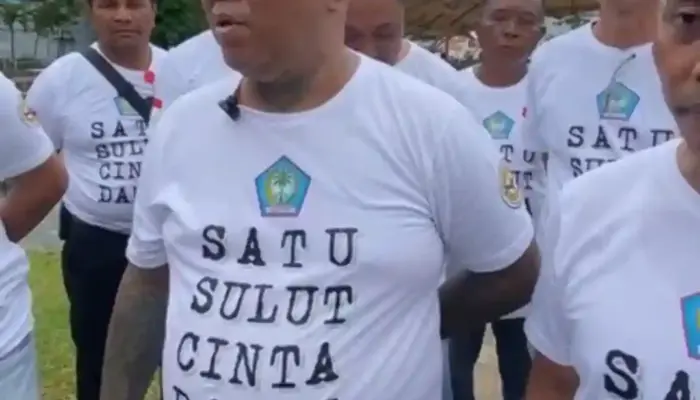 Kaos “Sulut Cinta Damai” Dibagikan Tonaas Wangko Ishak Tambani di HUT ke-61 Sulawesi Utara
