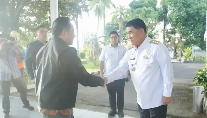 Tiba di Manado, Mendagri Tito Karnavian Disambut Gubernur Sulut Yulius Selvanus 