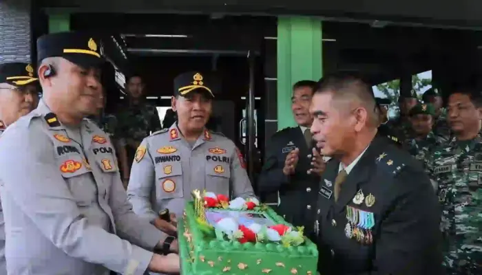 Momen HUT TNI ke 80, Kapolres Kotamobagu Datangi Kodim 1303/BM Beri Surprise