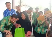 Wali Kota Kotamobagu Weny Gaib Serahkan Bantuan Kepada Balita Stunting dan Warga Miskin Ekstrem