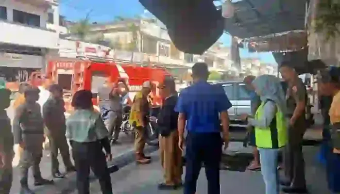 Keren, Sejumlah Dinas Kompak Bersihkan Saluran Drainase di Jalan Kartini