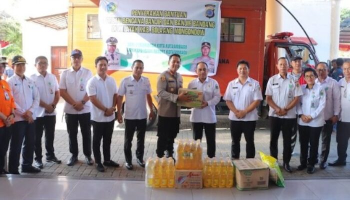 Banjir Bandang Bolmong, Kapolres Kotamobagu AKBP Irwanto Serahkan Bantuan