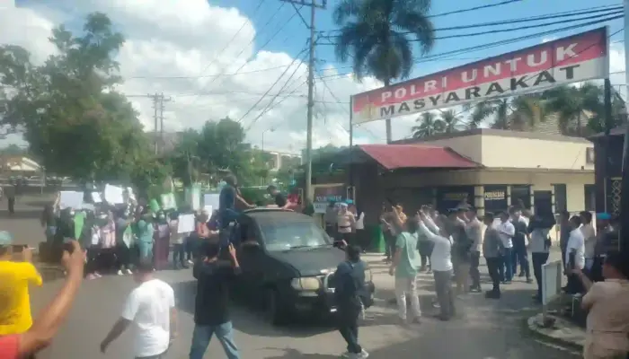 Tenaga Medis Kotamobagu Turun ke Jalan Berikan Dukungan Kepada dr. Sitti Korompot