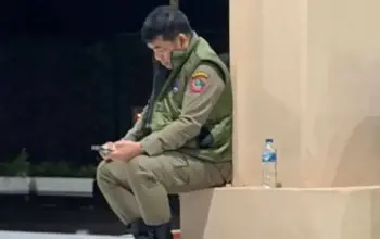 Ketika Langkah Gubernur Yulius Selvanus Terhenti di Lokasi Bencana Siau Dengan Mata Berkaca-kaca