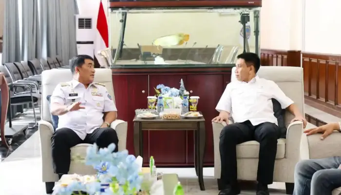 Bahas Pemulihan Banjir Siau, Wamendagri Temui Gubernur Sulut