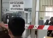 Tim Penyidik Pidana Khusus Kejari Kotamobagu Geledah Kantor Kesbangpol 