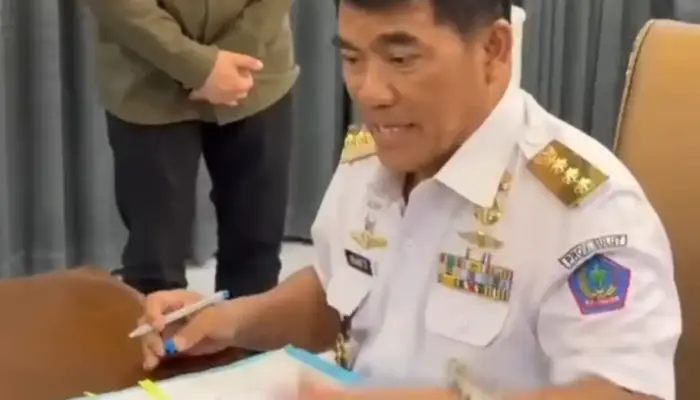 Teken Pergub, Bebaskan Pajak Progresif dan Mutasi Kendaraan, Gubernur Yulius : Kita Harus Pro Rakyat