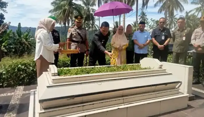 HUT Kotamobagu ke 116, Wali Kota Ziarah ke Makam Para Raja Dan Mantan Pejabat Daerah