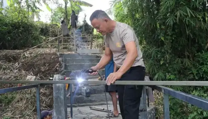 Polres Kotamobagu Bangun Jembatan MOTABI, Bantu Akses Anak Sekolah dan Warga ke Masjid