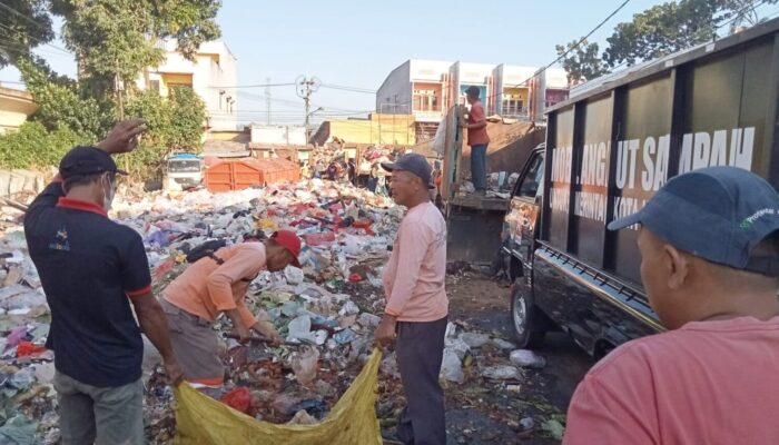DLH Kotamobagu Mulai Bersihkan Tumpukan Sampah Pasca Lebaran