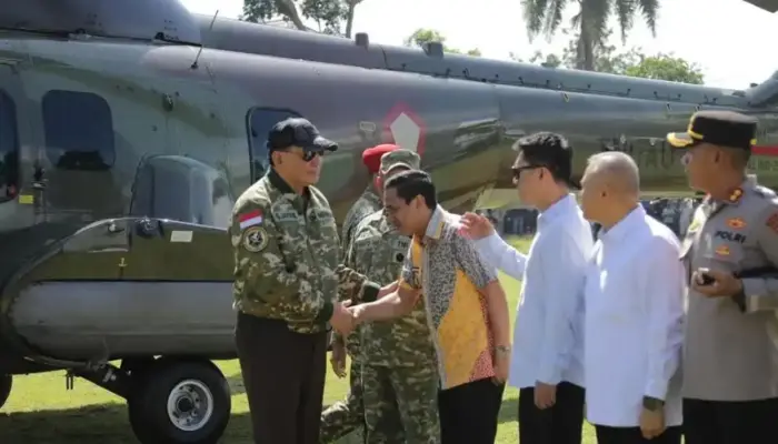 Suara Helikopter Pecah Pagi di Motoboi Kecil: Menhan RI Tiba, Disambut Hangat Weny-Rendy