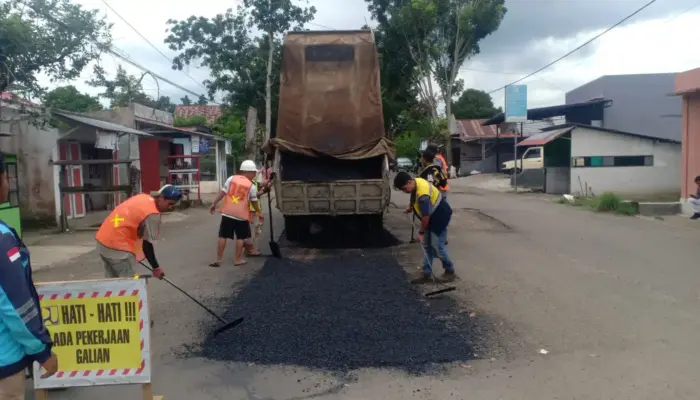 Dinas PUPR Kotamobagu Mulai Perbaiki Jalan Zakaria Imban  