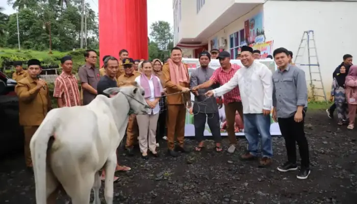 Kurban di Tengah Efisiensi: Wujud Kehadiran Pemkab Mitra untuk Masyarakat